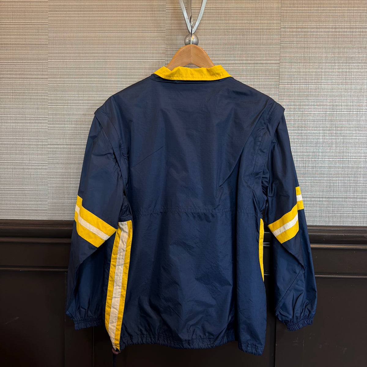 Size Small/Medium Windbreaker