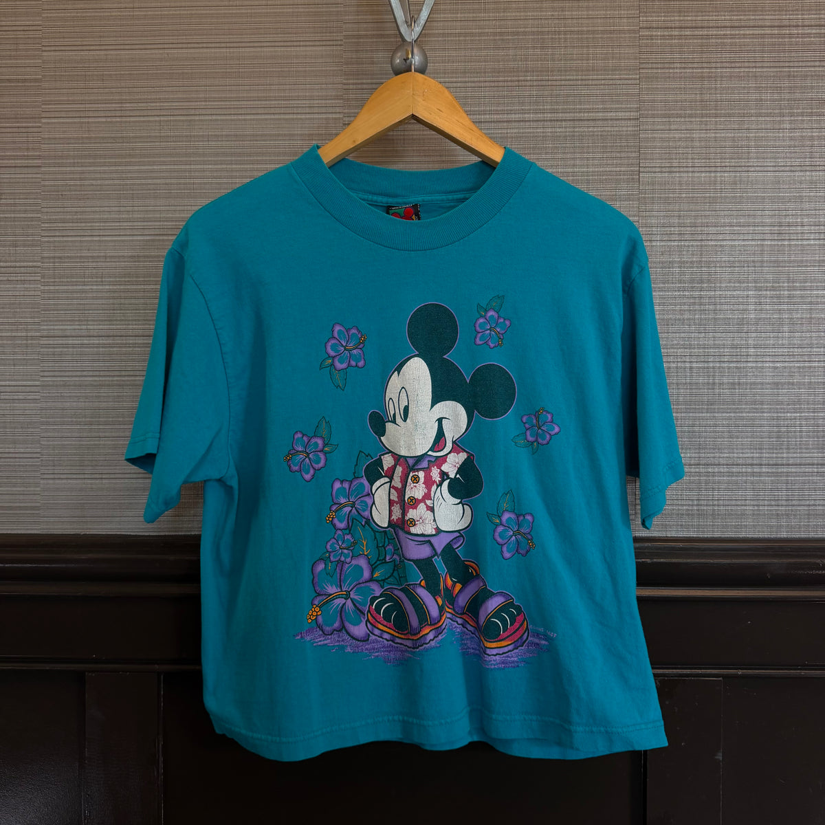 Size Medium Cropped VTG Mickey Shirt