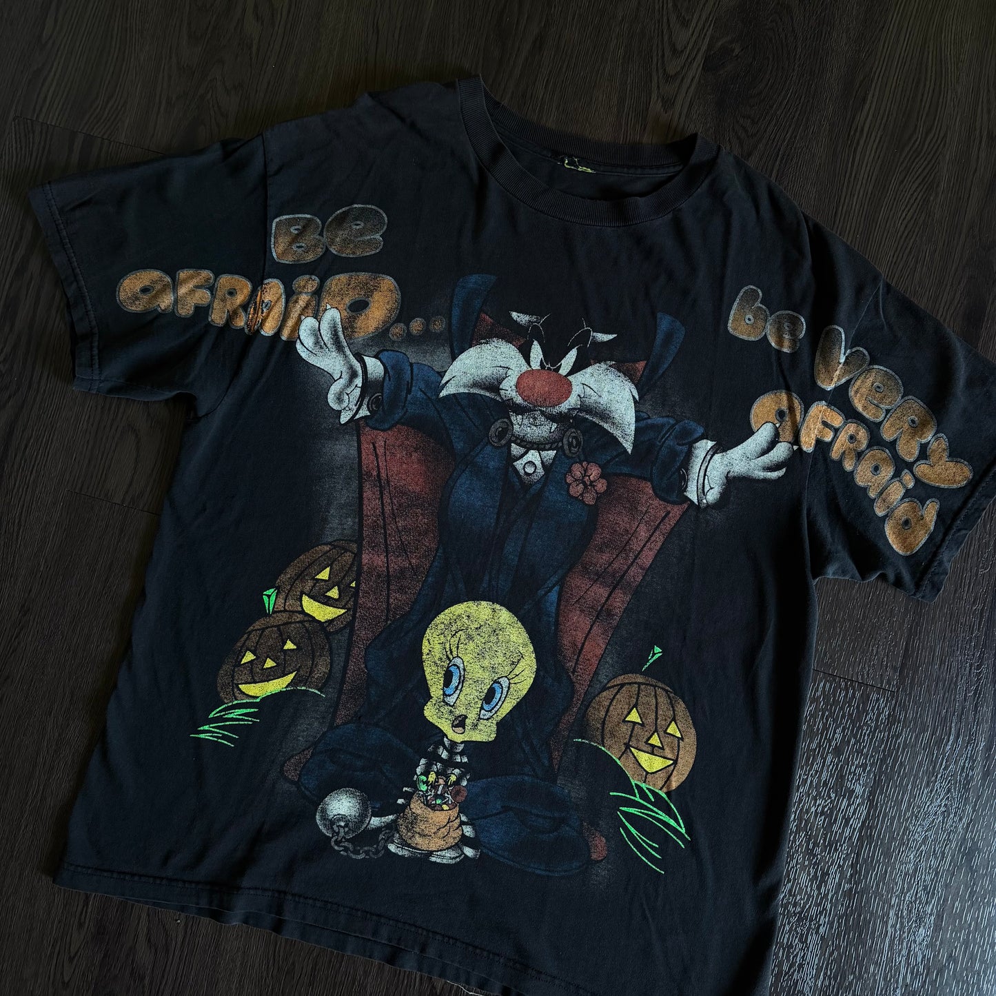 Size Large 1990s Looney Tunes Shirt