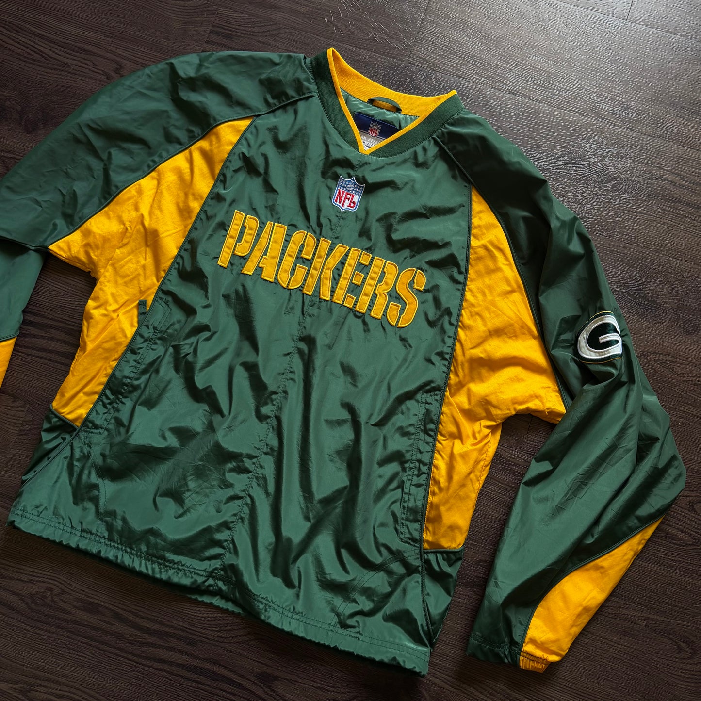 Size Medium GreenBay Packers Windbreaker(90s/y2k)